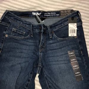 Size 2 low rise skinny jeans. Mossimo denim